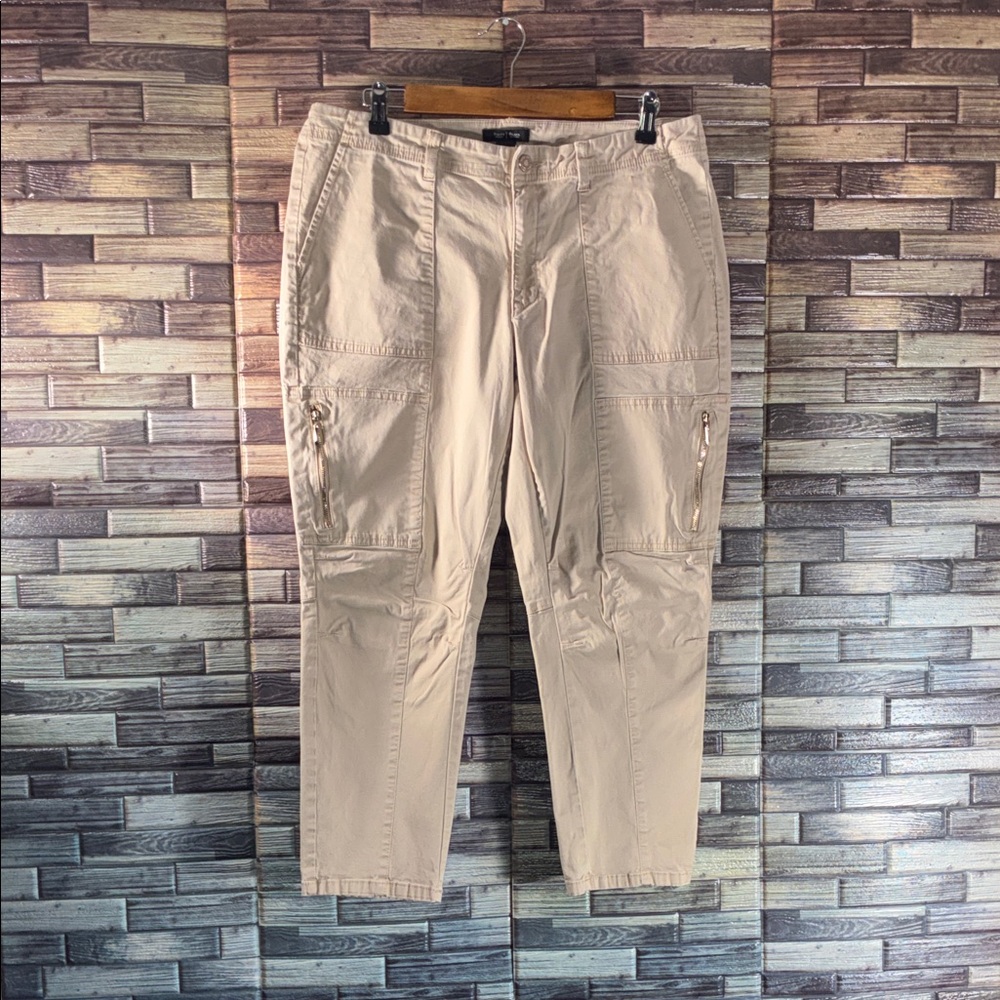 Women’s Pre Owned White House Black Market 14  Beige Cargo Pants